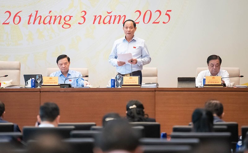 Vice Chairman of the National Assembly Tran Quang Phuong concluded the discussion session related to the Law on Personal Data Protection. Photo: Quochoi.vn