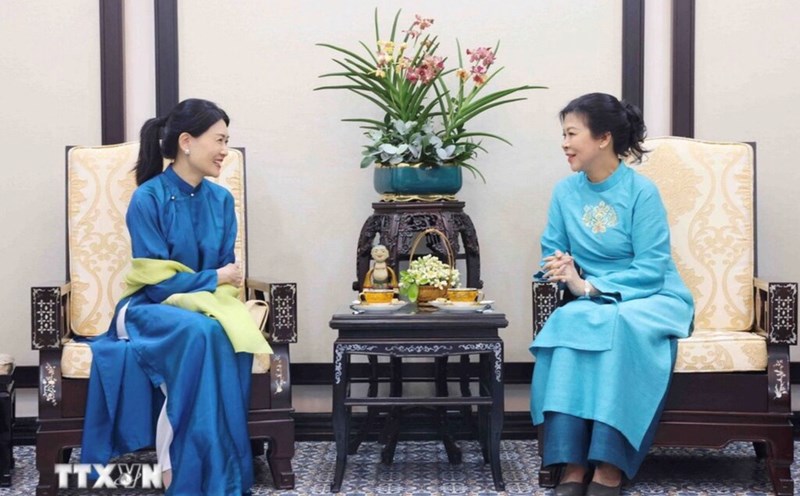 Mrs. Ngo Phuong Ly and Mrs. Loo Tze lui. Photo: VNA