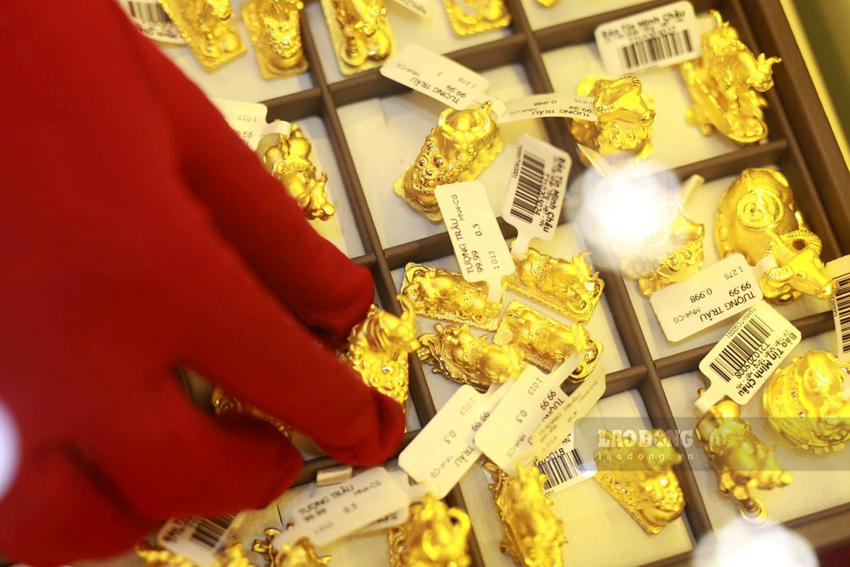 Gold prices are expected to continue to rise. Photo: Hai Nguyen