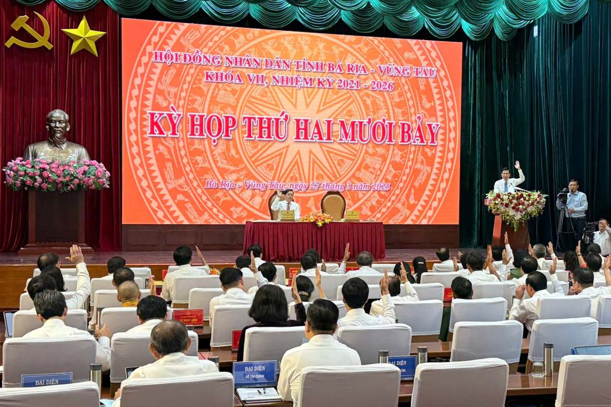 Delegates voted to approve many important contents, including support for social housing projects in Ba Ria - Vung Tau. Photo: Thanh An