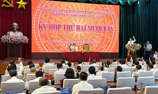 Các đại biểu biểu quyết thông qua nhiều nội dung quan trọng, trong đó có nội dung hỗ trợ cho các dự án nhà ở xã hội trên địa bàn Bà Rịa - Vũng Tàu. Ảnh: Thành An