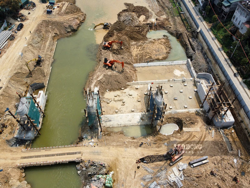 Border mountainous provinces such as Ha Giang and Cao Bang spent hundreds of billions of VND to block the river from building dams to raise water. Photo: Viet Bac.