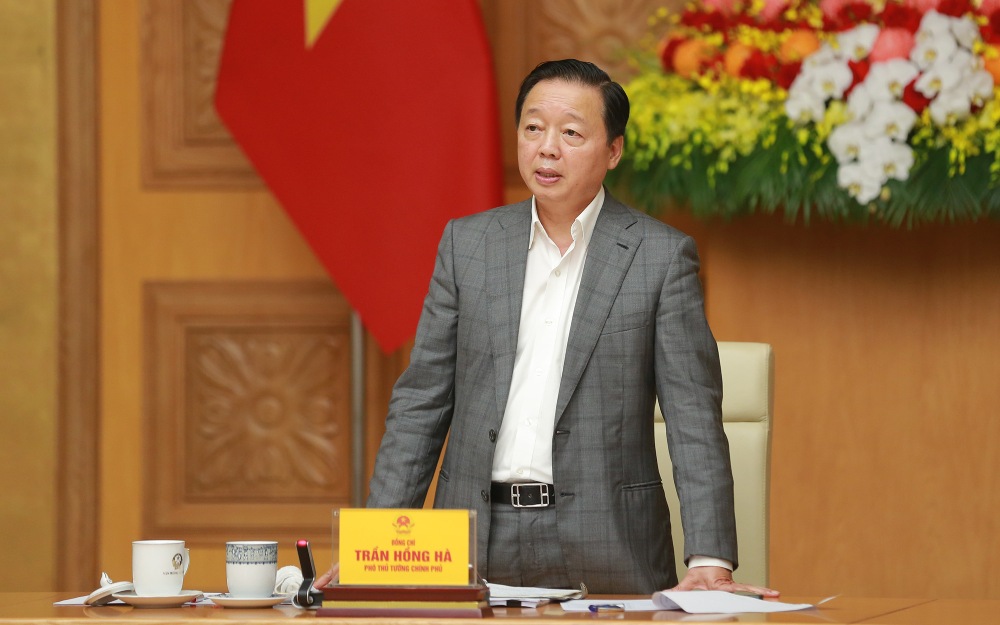 Member of the Party Central Committee, Deputy Prime Minister Tran Hong Ha requested a comprehensive assessment of the picture of air pollution according to international standards nationwide. Photo: VGP