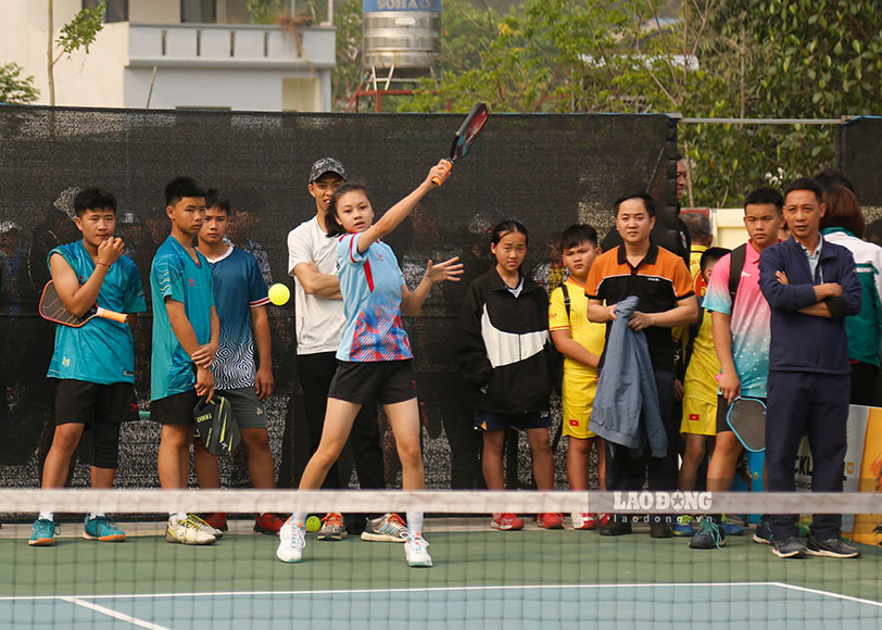 Pham Vu Quynh Nga, a 9th grade student, participated in a pickleball competition. Photo: Quang Dat