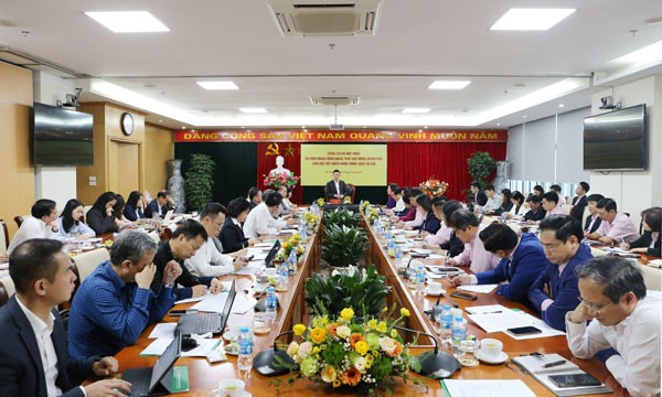 Quang canh buoi lam viec. Ảnh: NHCSXH