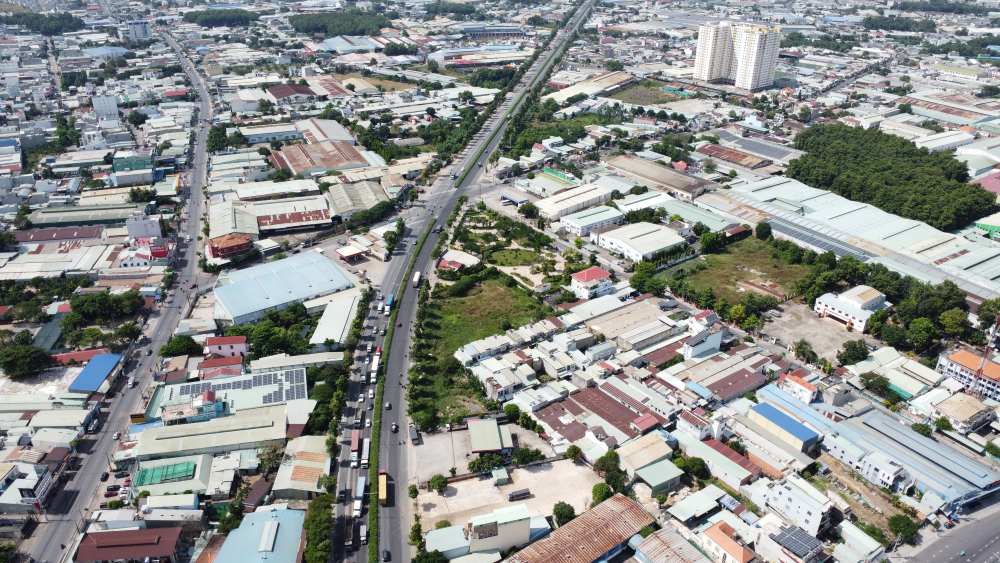 The land plot is allowed to change the purpose of land use for building a high-rise slope in An Phu ward, Thuan An city. Photo: Dinh Trong