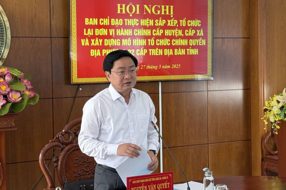 Long An Provincial Party Secretary Nguyen Van Quyet gave a speech at the first conference of the Steering Committee for the arrangement and reorganization of district and commune-level administrative units. Photo: Long An Portal