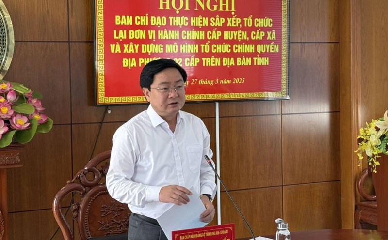 Long An Provincial Party Secretary Nguyen Van Quyet gave a speech at the first conference of the Steering Committee for the arrangement and reorganization of district and commune-level administrative units. Photo: Long An Portal