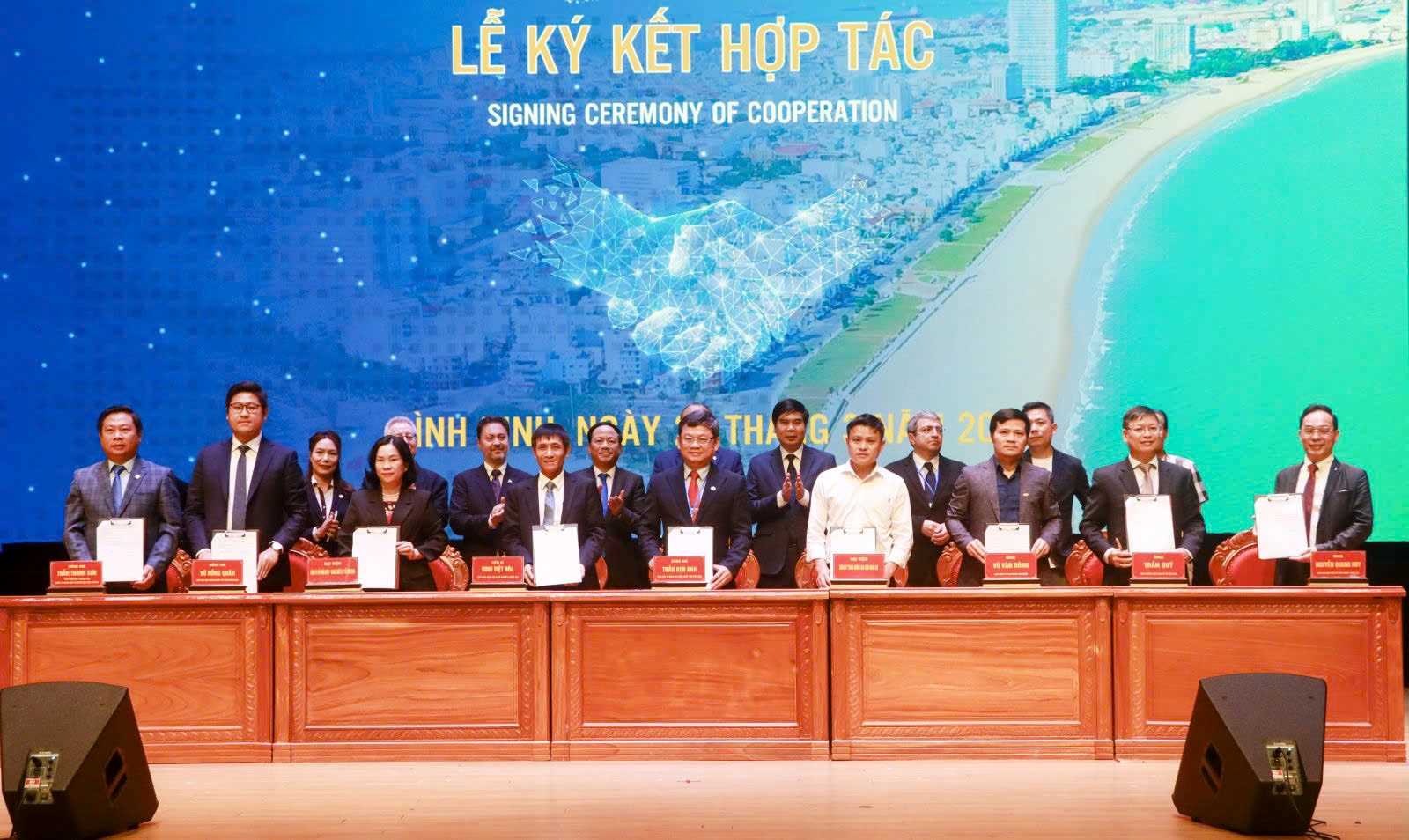 Binh Dinh Provincial People's Committee signed a strategic cooperation agreement with partners at the 6th National Creative Startup Forum - Binh Dinh 20. Photo: Binh Dinh Province Electronic Information Portal