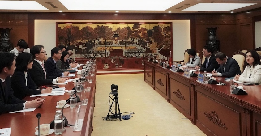 Scene of the working session at the Ministry of Finance. Photo: Kim Chung
