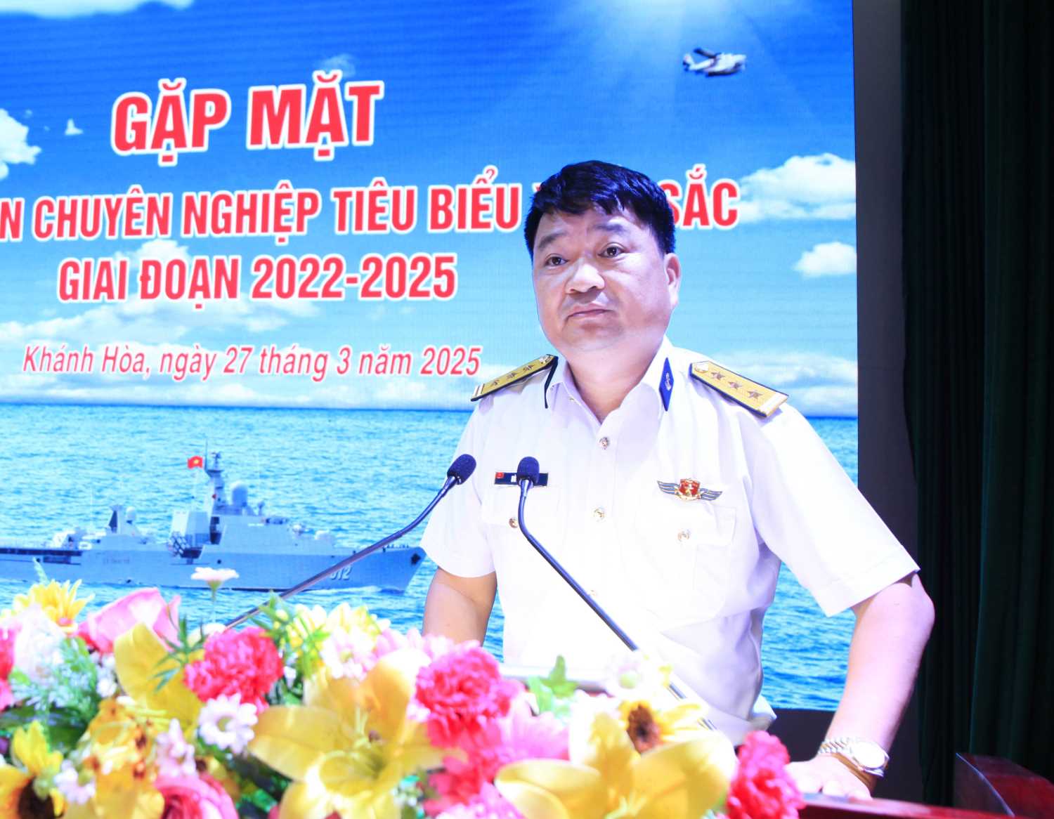 Thuong ta Bui Xuan Binh - Chinh uy Vung 4 Hai quan phat bieu tai le tuyen duong. Anh: Le Ngoc