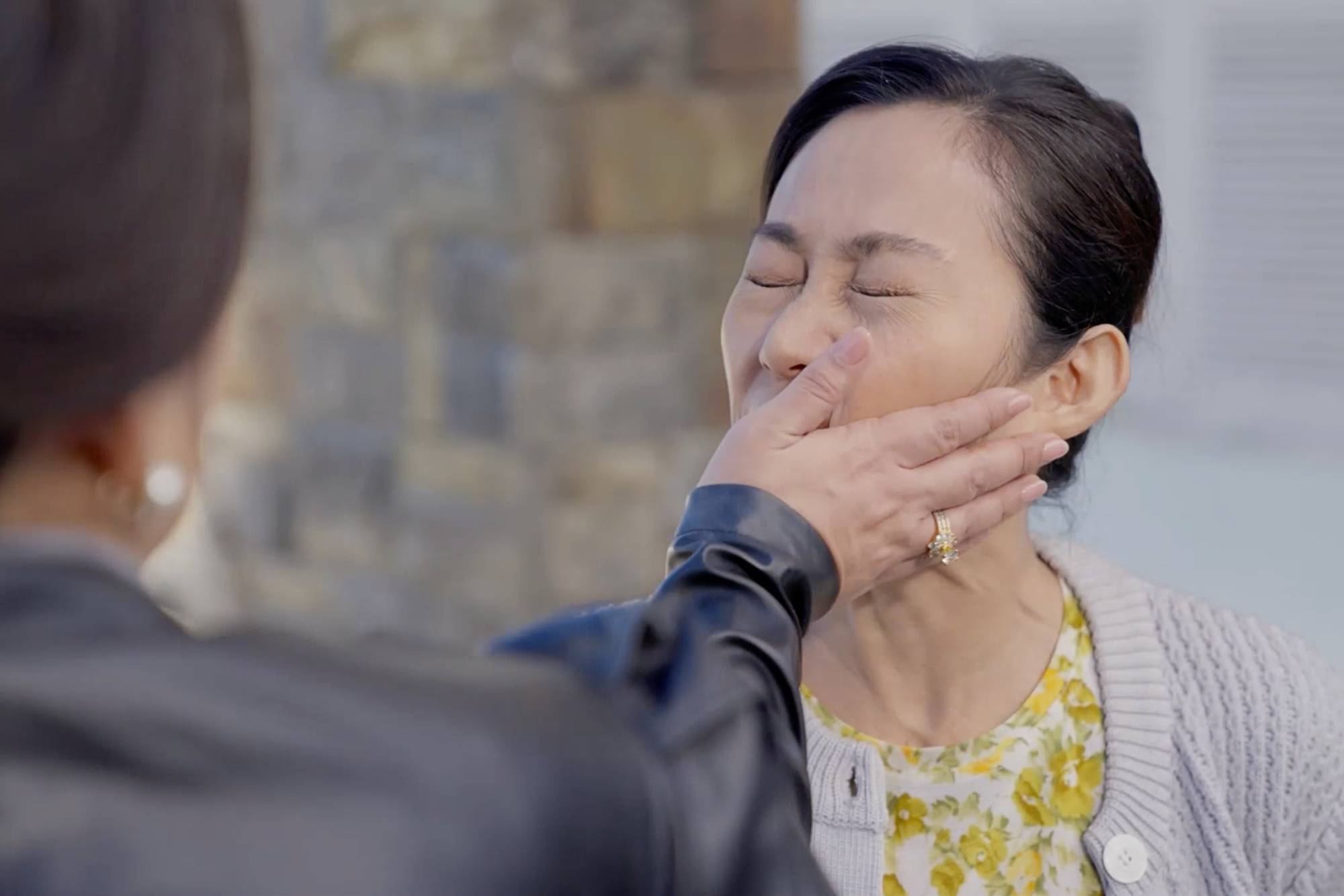 NSƯT Hạnh Thúy và Ngọc Lan ở phim "Hạnh phúc bị đánh cắp" phần 2. Ảnh: VieON.