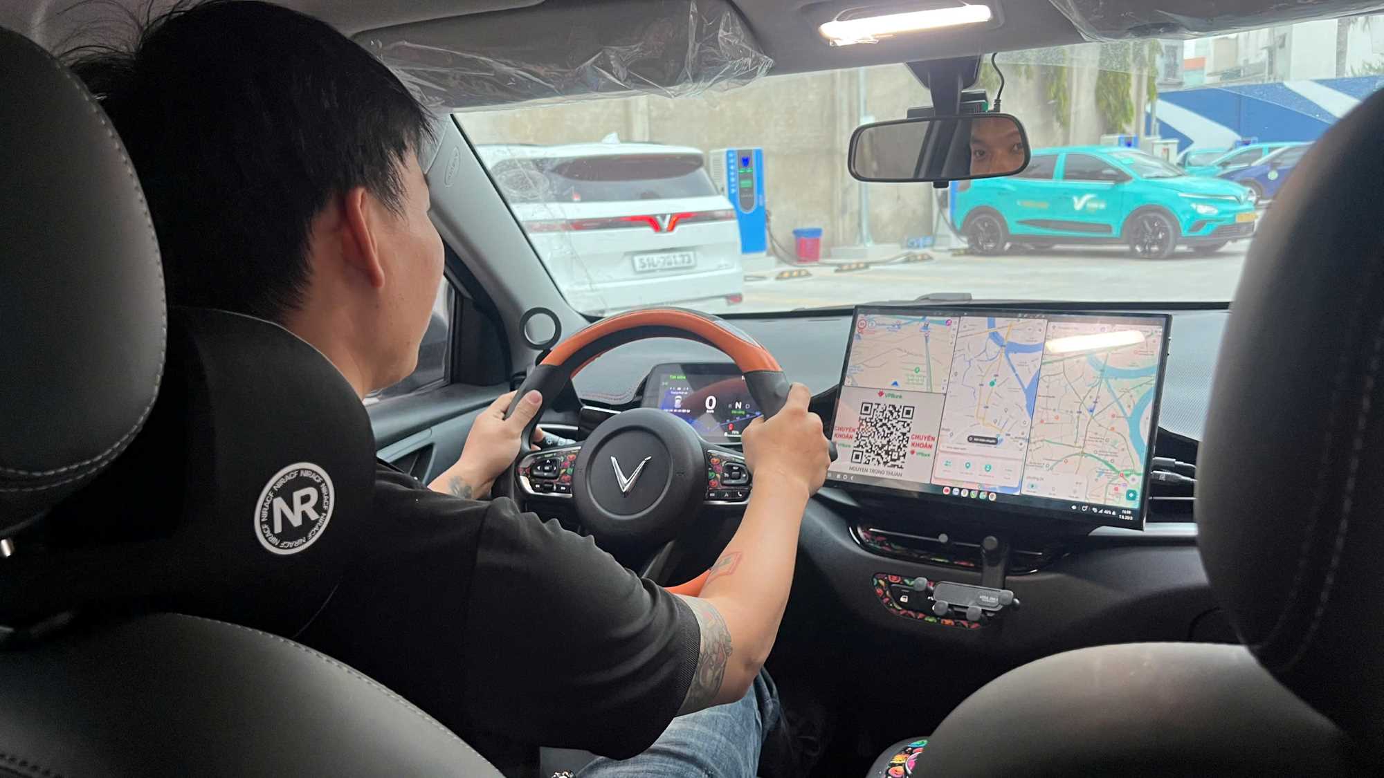 Mr. Nguyen Trong Thuan (HCMC) is confident in switching to electric vehicles because the operating cost is only about 1/3 of gasoline and diesel vehicles. Photo: Character provided