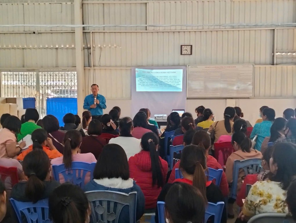 More than 200 union officials and workers attended the conference. Photo: Bac Giang City Labor Federation