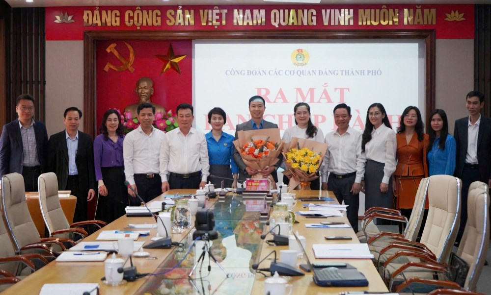 The Executive Committee of the Trade Union of Hai Phong City Party Agencies was introduced at the conference. Photo: Mai Dung