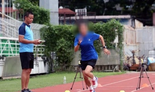 Ông Võ Quang Vinh (trái) thôi giữ chức Phó Ban trọng tài VFF. Ảnh: VFF