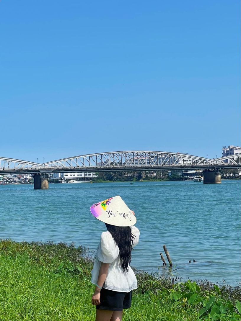 Walking on the Huong River. Photo: Character provided