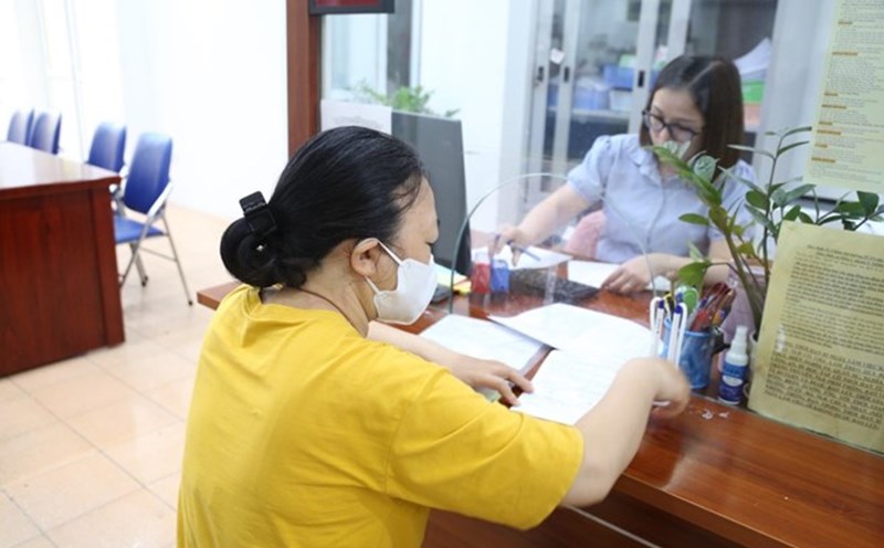The Ministry of Home Affairs proposes to stipulate that cadres and civil servants are unified from the central, provincial and grassroots levels, no longer having the concept of commune-level civil servants. Illustrative photo: Huong Nha