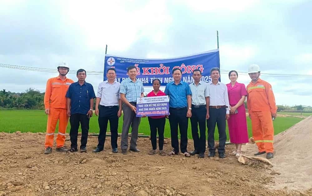 Nhung mai nha an cu tu manh thuong quan ho tro giup nguoi dan Dak Nong on dinh. Anh: Tam An