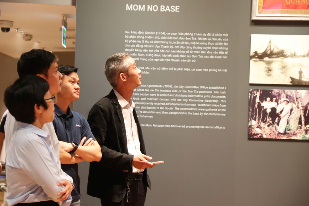 Tourists are surprised by the architecture and artifacts of the Da Nang Museum. Photo: Nguyen Linh