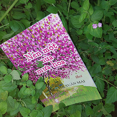 Poetry collection "Becoming a flower season" by poet Bui Thi Xuan Mai ( Publishing House of the Writers Association published in early 2025).