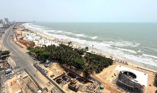 Dự án tại Bãi Sau TP Vũng Tàu đang tất bật triển khai để kịp tiến độ trước 30.4. Ảnh: Thành An