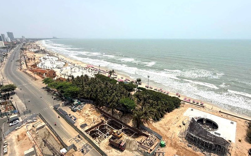 The project in Bai Sau, Vung Tau City is being busy to meet the schedule before April 30. Photo: Thanh An