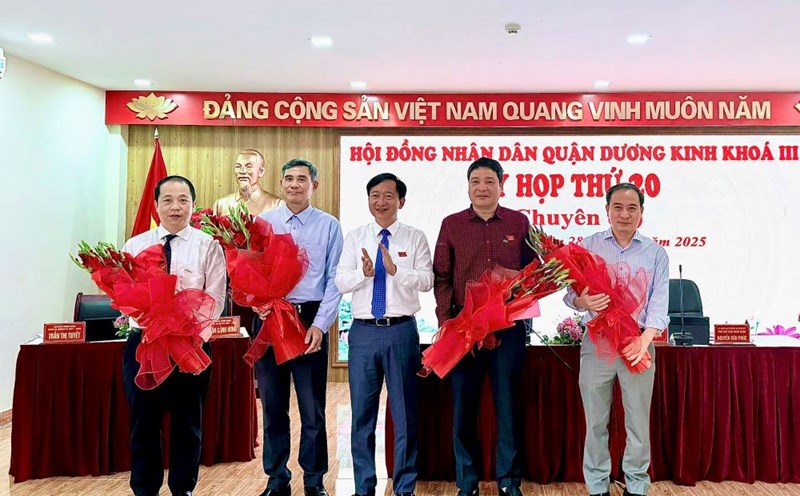 The People's Council of Duong Kinh District dismissed the member of the District People's Committee for the 2021-2026 term. Photo: Hai Phong Portal