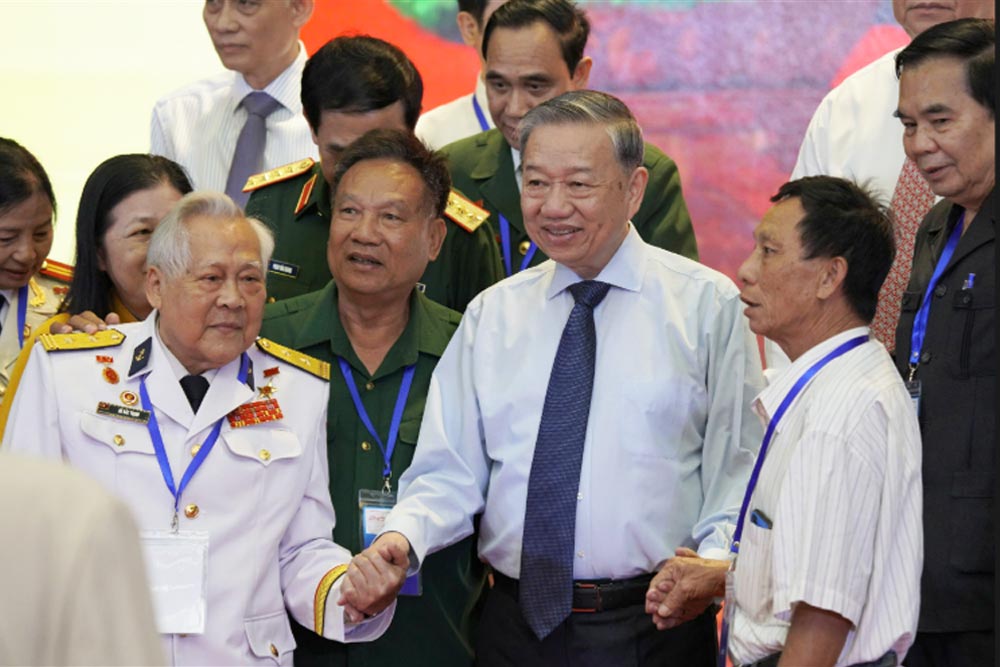 General Secretary To Lam with delegates. Photo: Tuong Minh