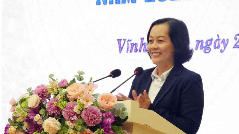 Bà Trương Thanh Nhuận - Giám đốc Sở GD&ĐT Vĩnh Long phát biểu khai mạc Đại hội. Ảnh: Hoàng Lộc