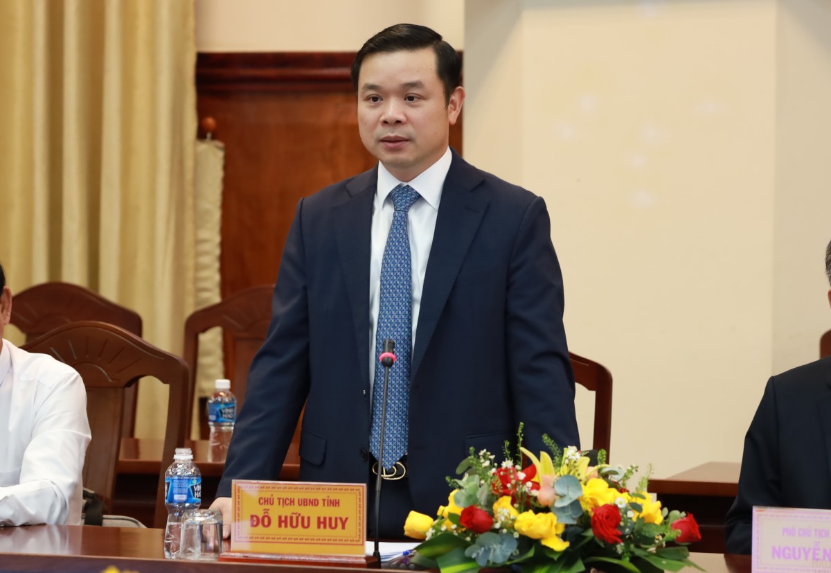 Ông Đỗ Hữu Huy - Phó Bí thư Tỉnh ủy, Chủ tịch UBND tỉnh Bình Thuận - phát biểu tại buổi làm việc. Ảnh: Duy Tuấn