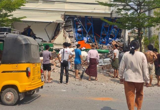 Las casas fueron dañadas despues de los terremotos en Mandalay, Myanmar, 28 de marzo de 2025. Foto: Xinhua