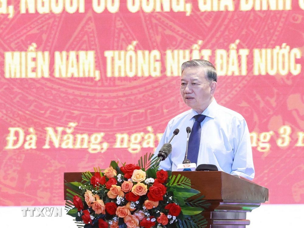 General Secretary To Lam spoke at the meeting of Party and State leaders with revolutionary veterans, meritorious people, and exemplary policy families in the Central and Central Highlands regions. Photo: VNA
