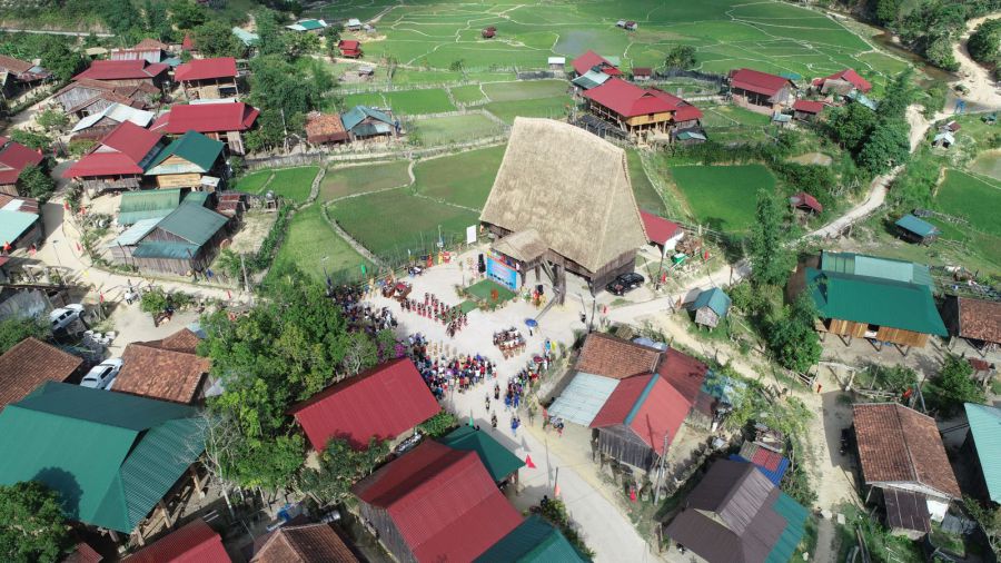 Vi Ro Ngheo community tourism village with beautiful rice fields and plantations in the mountains and forests of Kon Tum. Photo: Kon Plong District