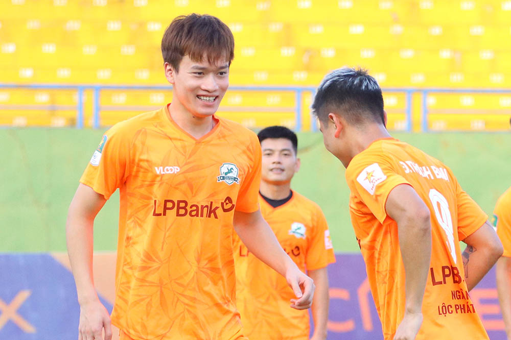 Hoang Duc and Phu Dong Ninh Binh club prepare to face Tien Linh's Binh Duong city. Photo: Minh Duc
