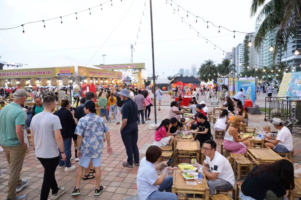Hàng trăm đặc sản mời khách tại Đà Nẵng Food Tour