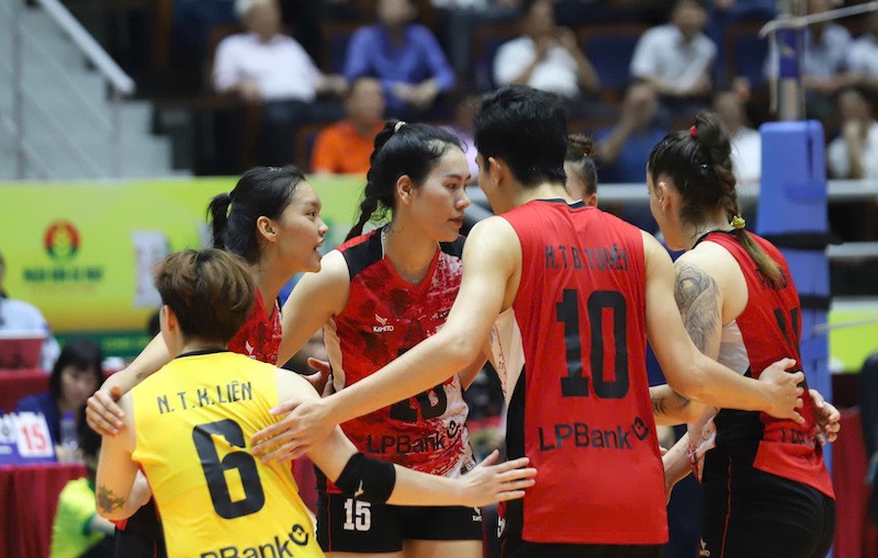 LPB Ninh Binh won the top spot in the women's event. Photo: Chi Tran