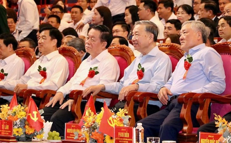 General Secretary To Lam attended the Da Nang art program. Photo: VOV