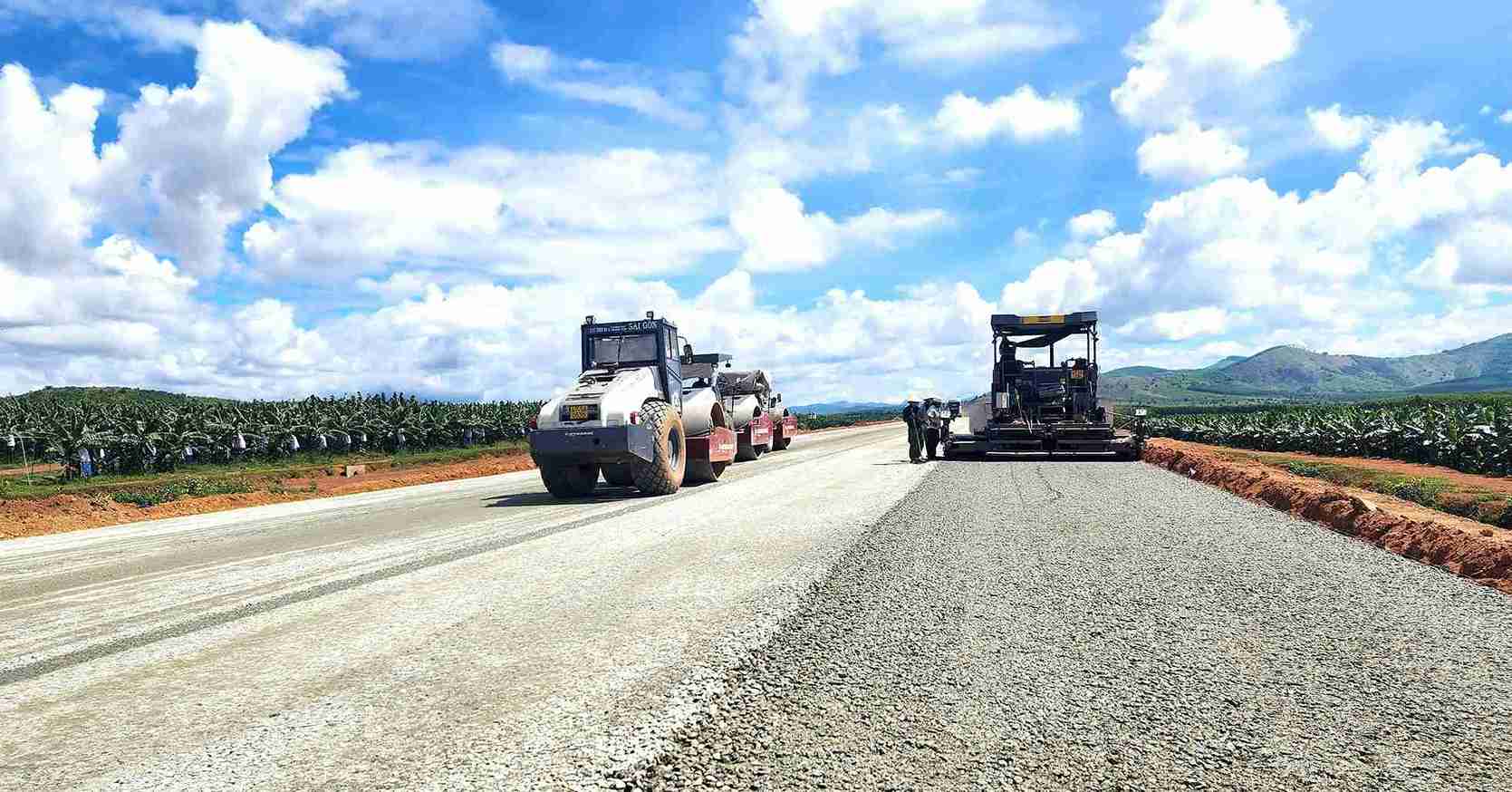 Dak Lak province is stepping up disbursement of public investment capital for key transport projects. Photo: Bao Trung