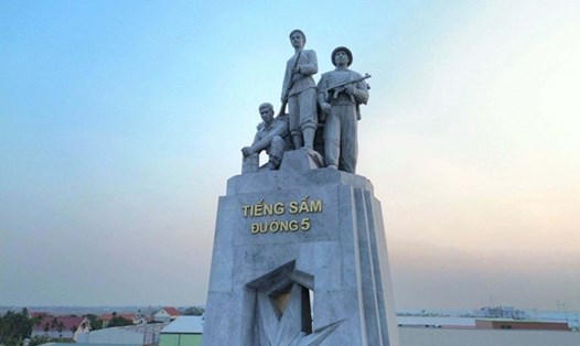 Hải Dương số hóa Tượng đài Tiếng sấm đường 5. Ảnh: Mai Hương