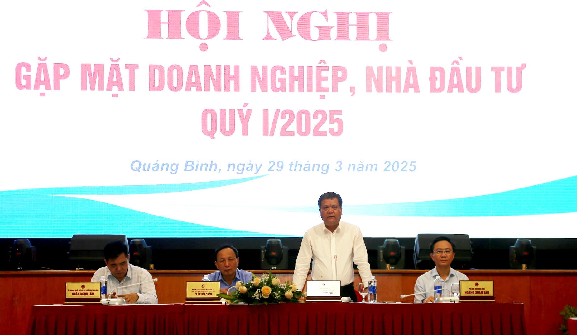 Chairman of the Provincial People's Committee Tran Phong affirmed that building a transparent, public and fair investment environment to attract businesses. Photo: Cong Sang