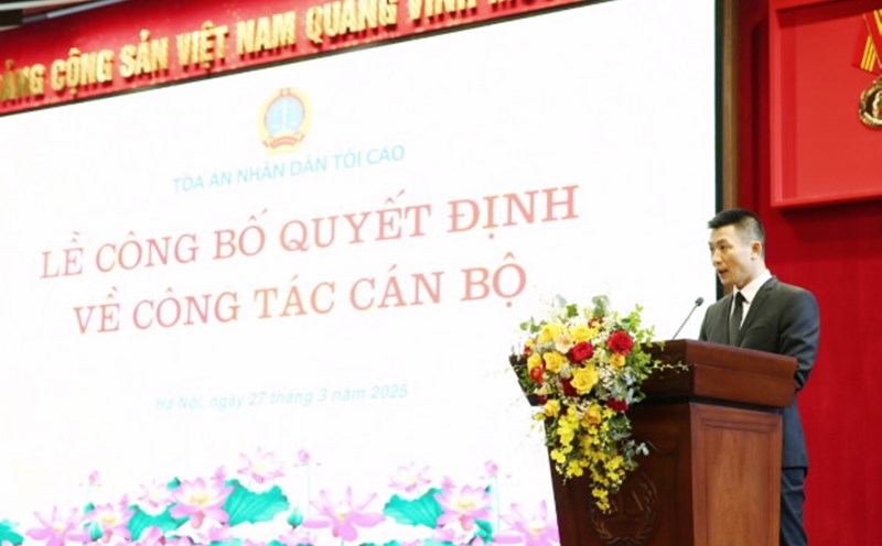 Mr. Chu Duc Anh - Secretary of the Party Central Committee, Chief Justice of the Supreme People's Court delivered a speech accepting the appointment decision. Photo: TANDTC