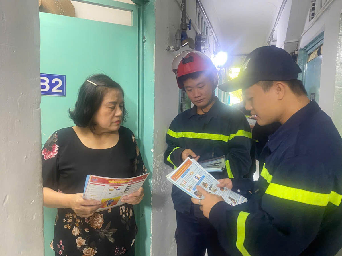 The landlord is equipped with fire safety at the boarding house. Photo: Minh Tam
