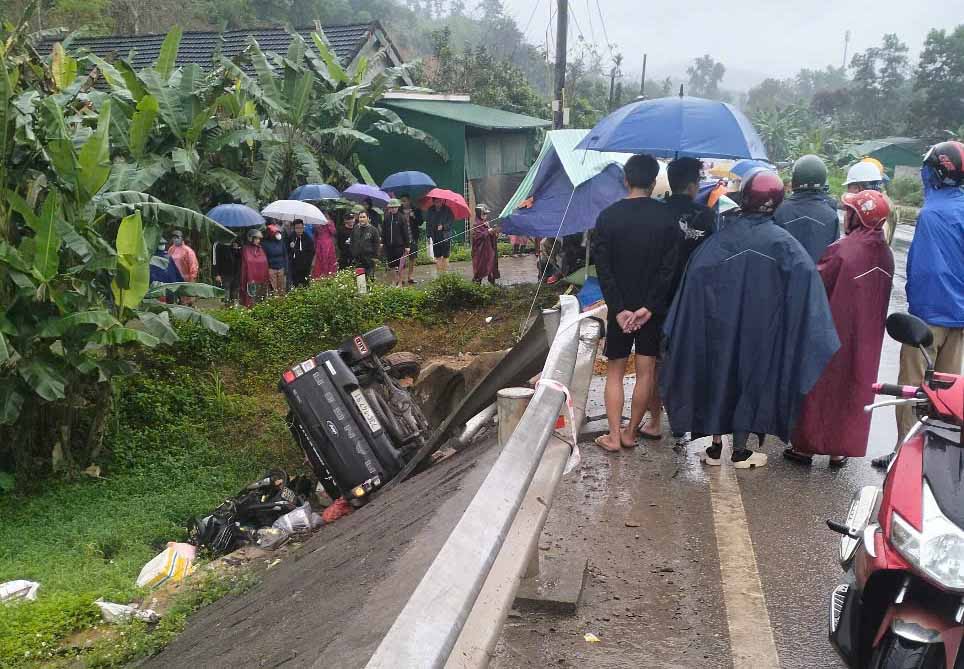 The scene of the accident left 3 people dead or injured. Photo: Duc Van.