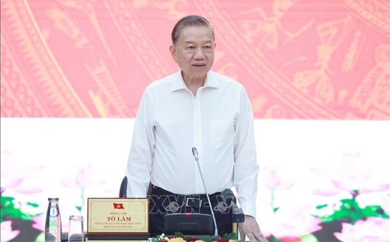General Secretary To Lam gave a speech at the meeting with the Standing Committees of the Quang Nam and Da Nang City Party Committees. Photo: Thong Nhat - VNA