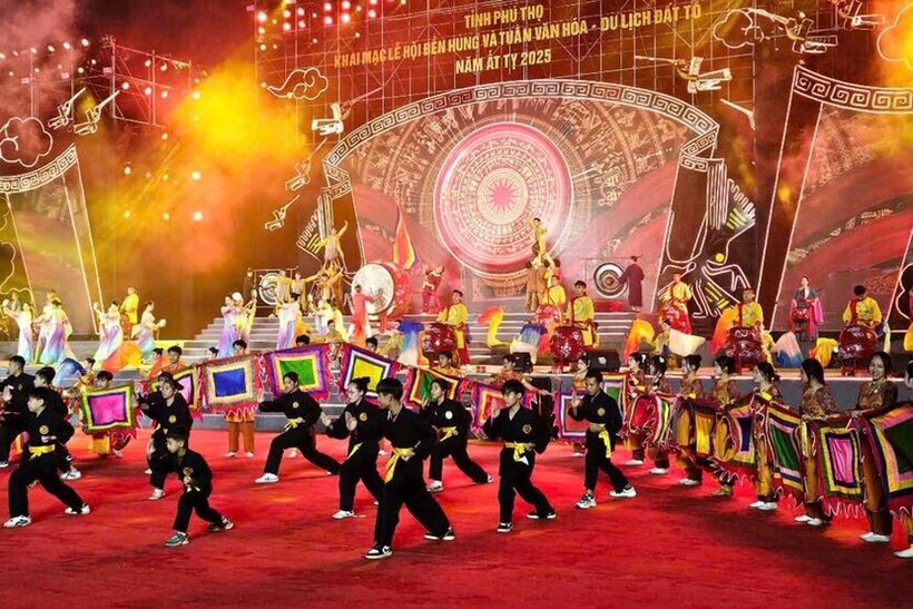 Opening program of Hung Temple Festival and Culture - Group Tourism Week 2025 in Viet Tri city. Photo: To Cong.