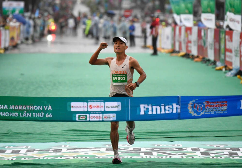 Hoang Nguyen Thanh won the Tien Phong Marathon for the 6th consecutive time. Photo: Organizing Committee