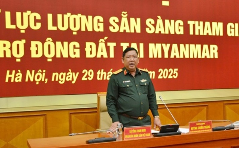 Senior Lieutenant General Huynh Chien Thang chaired a conference on sending forces to be ready to participate in earthquake relief in Myanmar. Photo: Ministry of National Defense