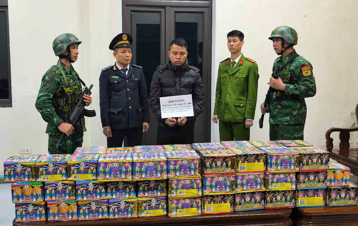 Anh was prosecuted and temporarily detained for trading 85kg of explosive fireworks. Photo: Ha Tinh Police.