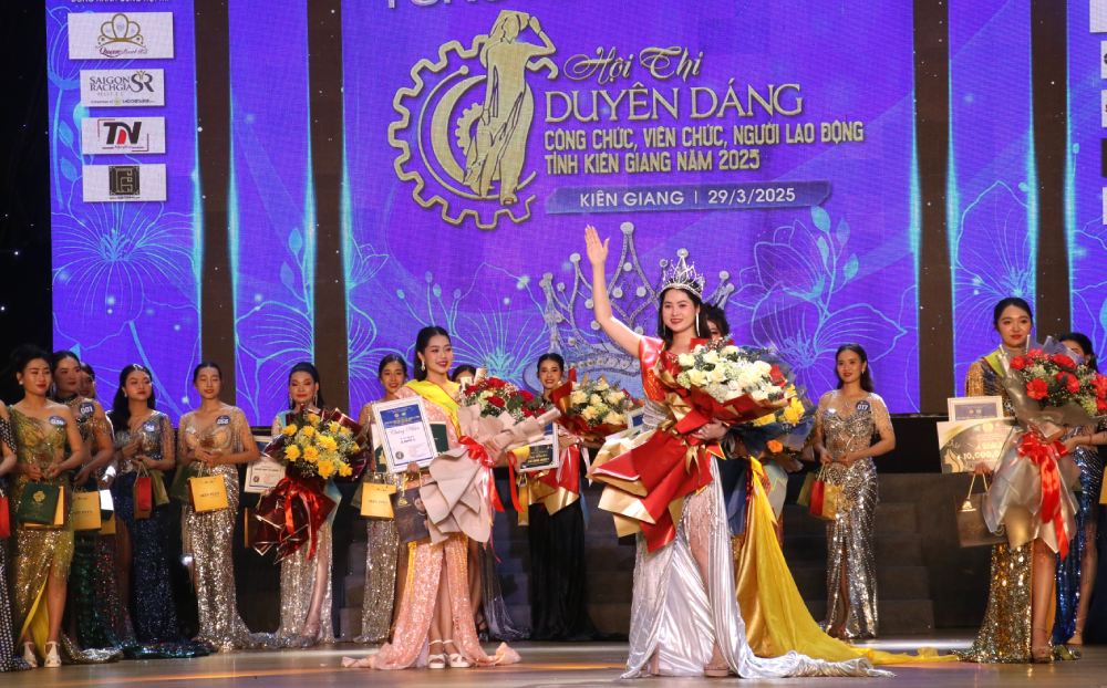 The Miss of the 2025 Kien Giang Province Civil Servants, Public Employees, and Workers' Charm Contest belongs to contestant Dang Thi Hong Cam. Photo: Xuan Nhi